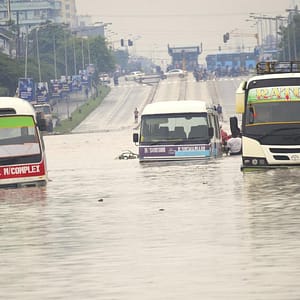 kenya:-floods-leave-70-dead-and-a-truck-swept-away-by-the-flood-on-friday
